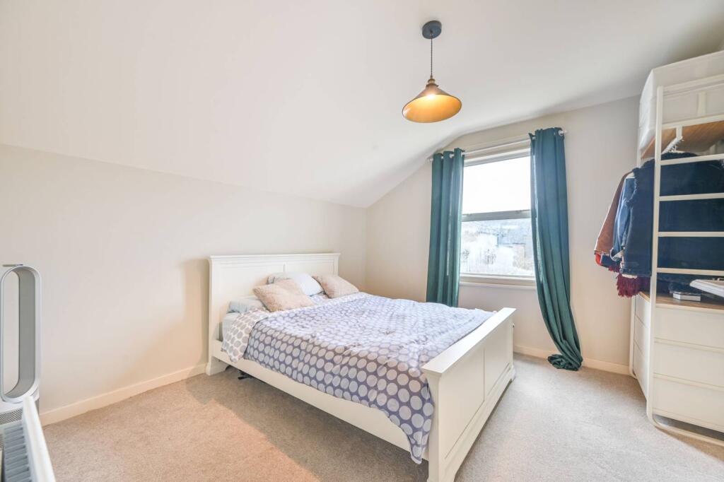 2 bed 1st Floor Flat for rent in London. From Foxtons - Willesden Green