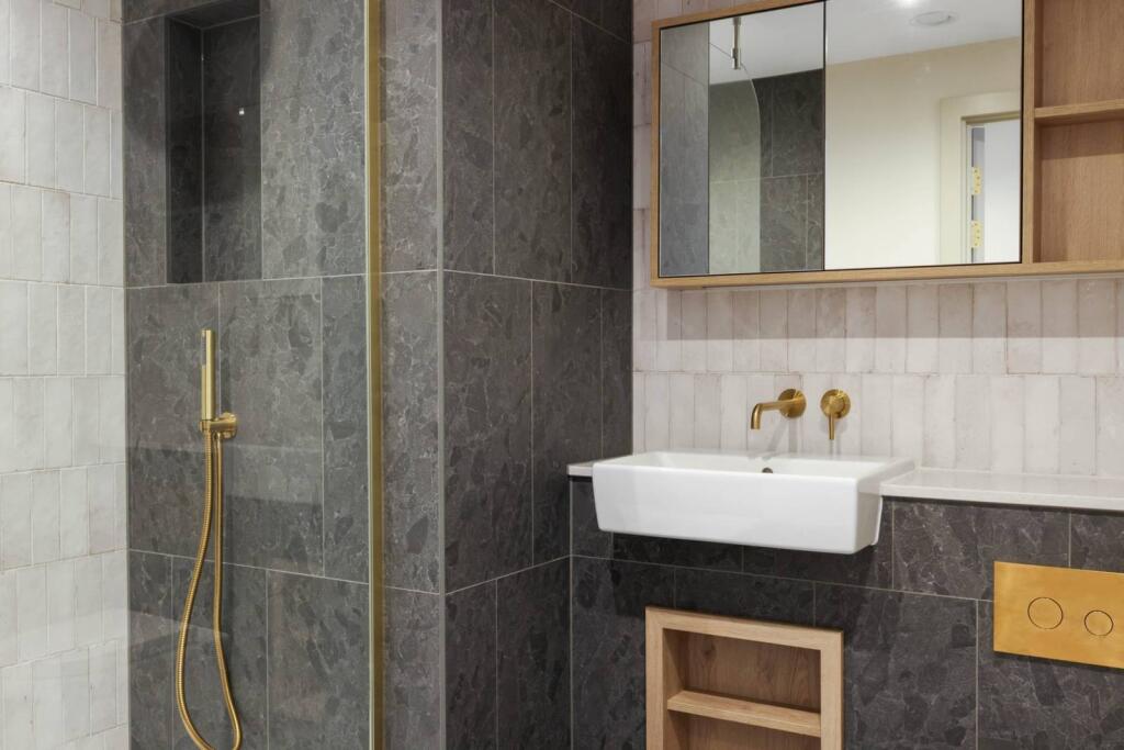 1 bed 1st Floor Flat for rent in . From Foxtons - Willesden Green