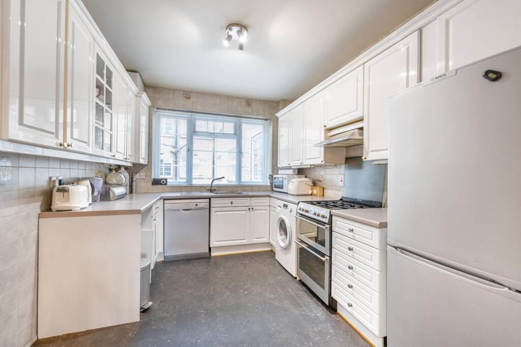 3 bed 1st Floor Flat for rent in London. From Foxtons - Willesden Green 3 bed 1st Floor Flat for rent in London. From Foxtons - Willesden Green