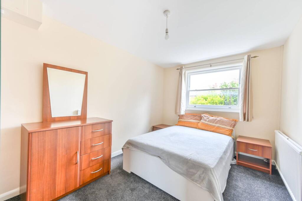 1 bed 1st Floor Flat for rent in London. From Foxtons - Willesden Green