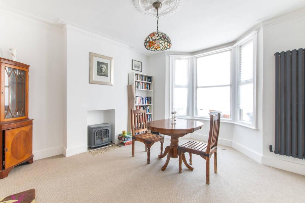 4 bed Detached for rent in London. From Foxtons - Willesden Green