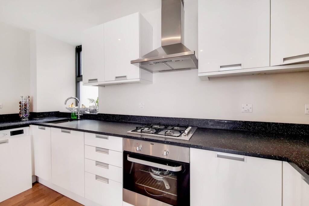 1 bed 1st Floor Flat for rent in London. From Foxtons - Willesden Green