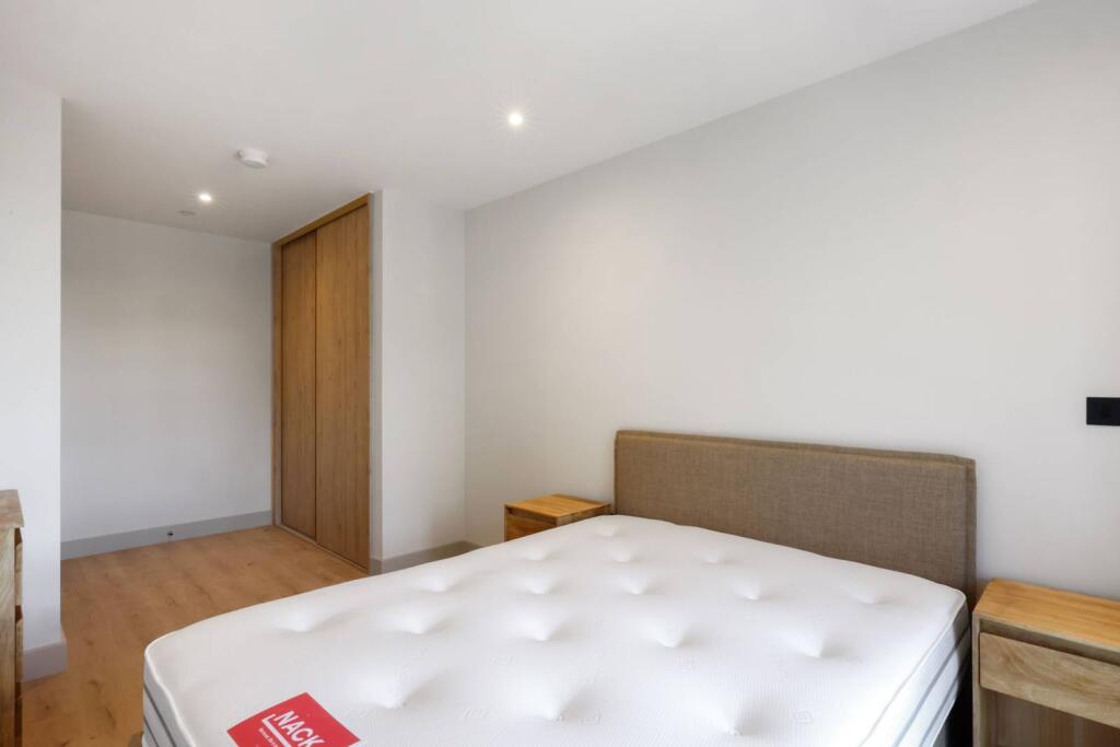 1 bed 1st Floor Flat for rent in . From Foxtons - Willesden Green