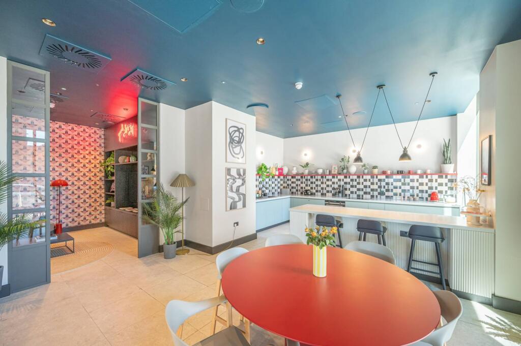 2 bed 1st Floor Flat for rent in . From Foxtons - Willesden Green