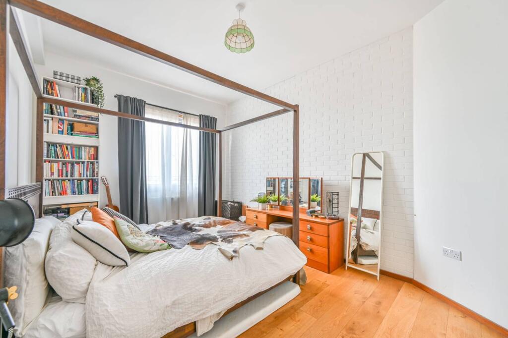 2 bed 1st Floor Flat for rent in London. From Foxtons - Willesden Green