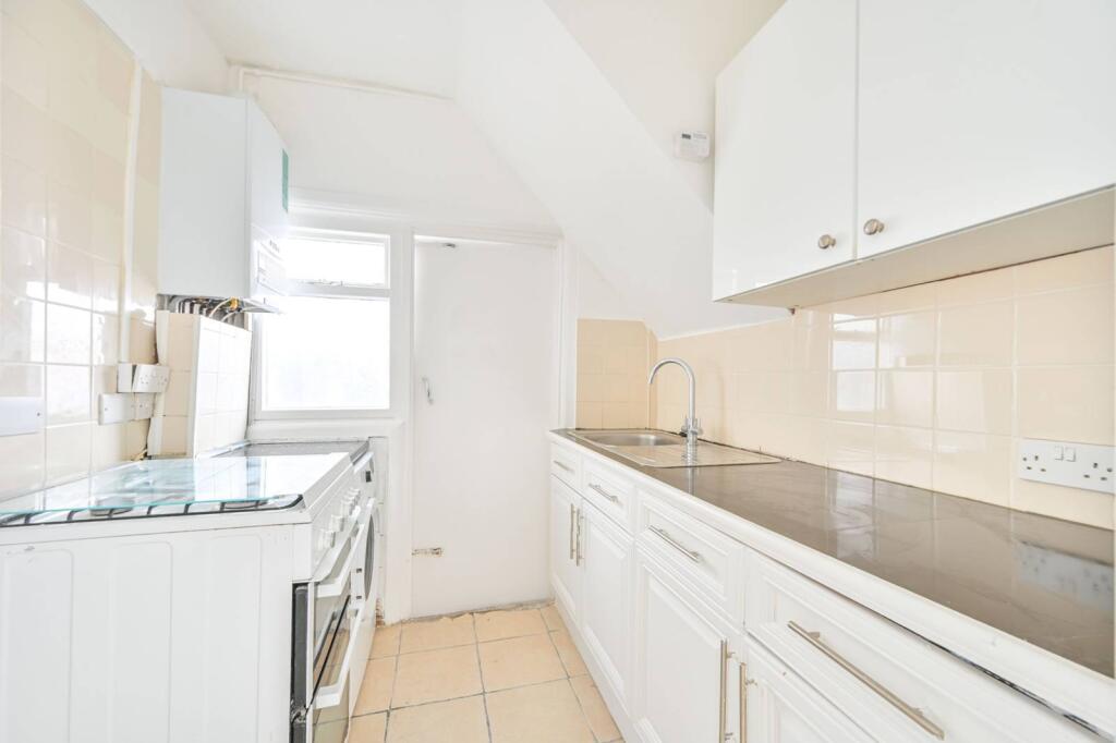 3 bed 1st Floor Flat for rent in London. From Foxtons - Willesden Green