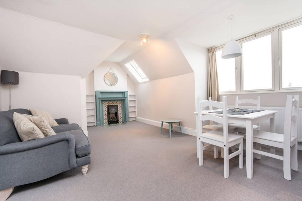 2 bed 1st Floor Flat for rent in Willesden. From Foxtons - Willesden Green