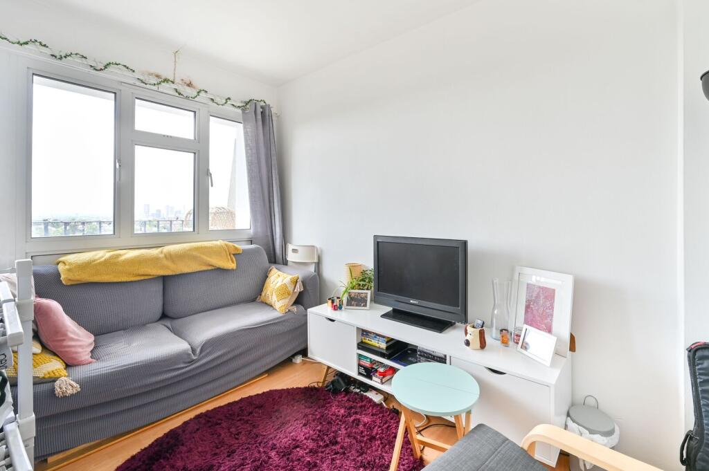 3 bed 1st Floor Flat for rent in Willesden. From Foxtons - Willesden Green