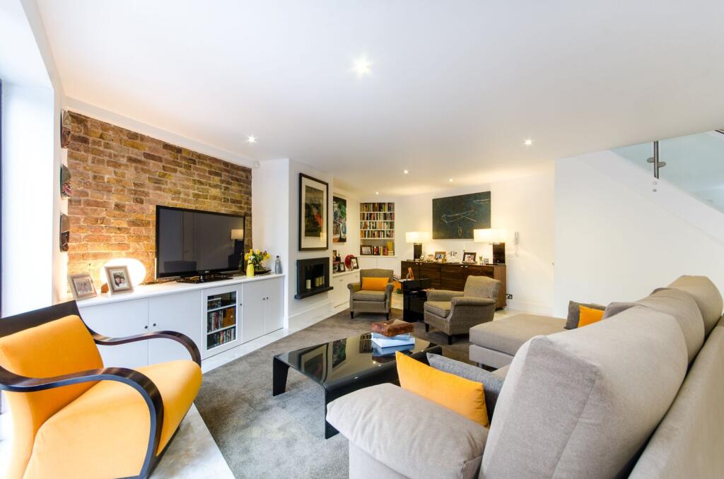 4 bed Detached for rent in London. From Foxtons - Willesden Green