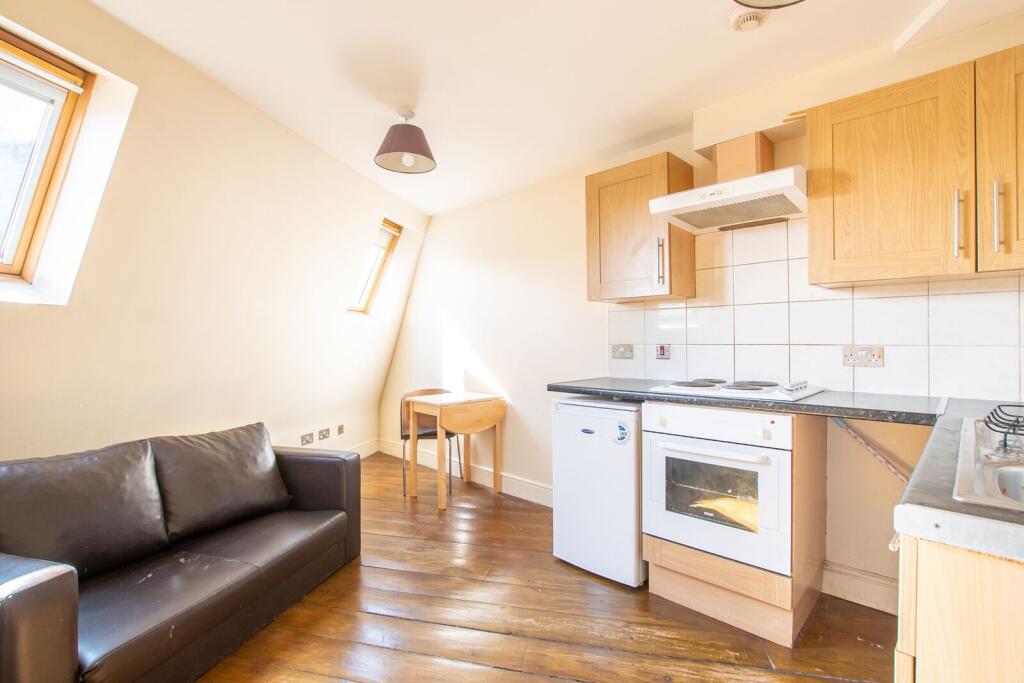 1 bed 1st Floor Flat for rent in London. From Foxtons - Willesden Green