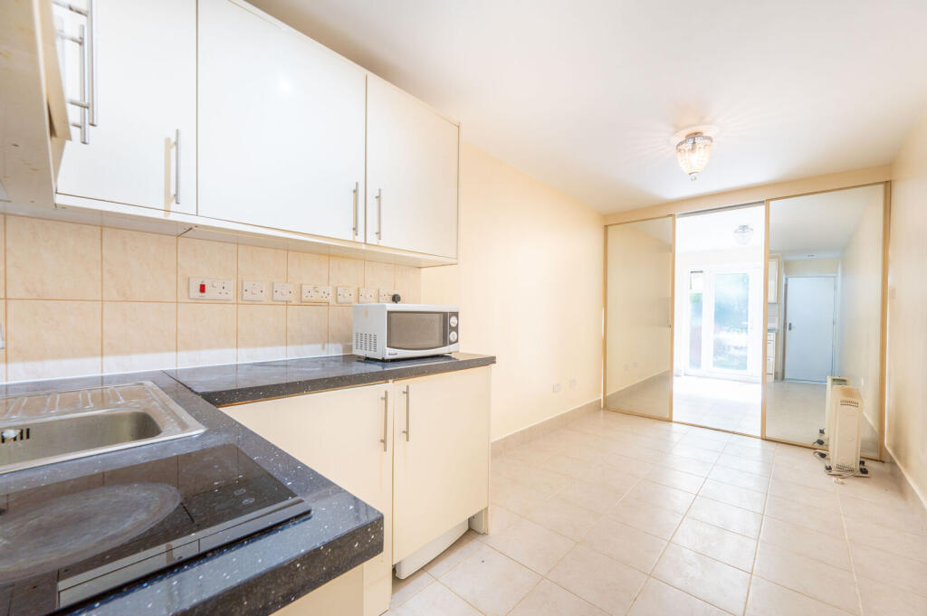 1 bed 1st Floor Flat for rent in Willesden. From Foxtons - Willesden Green