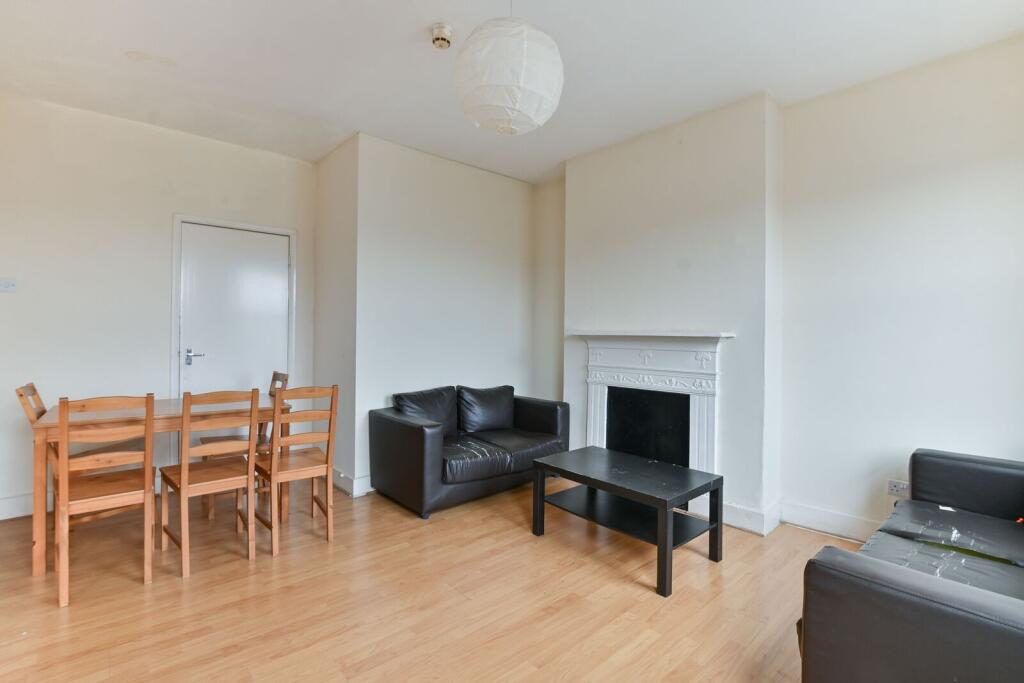 2 bed 1st Floor Flat for rent in Willesden. From Foxtons - Willesden Green