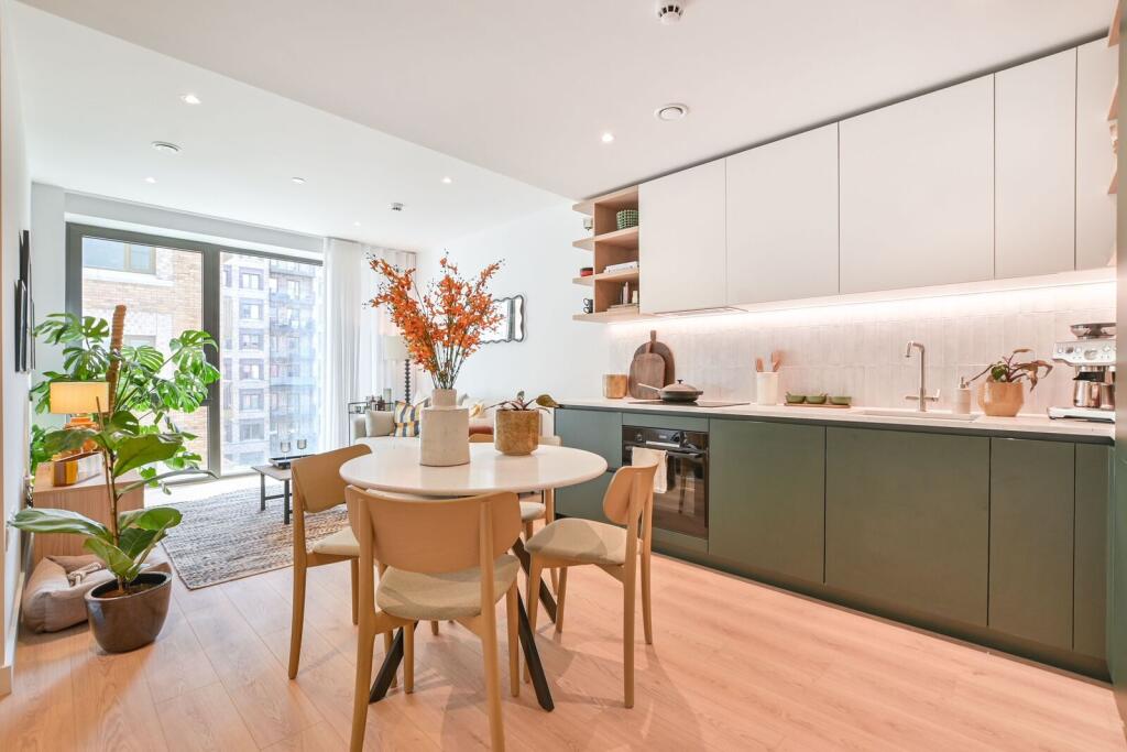 4 bed Studio for rent in London. From Foxtons - Willesden Green