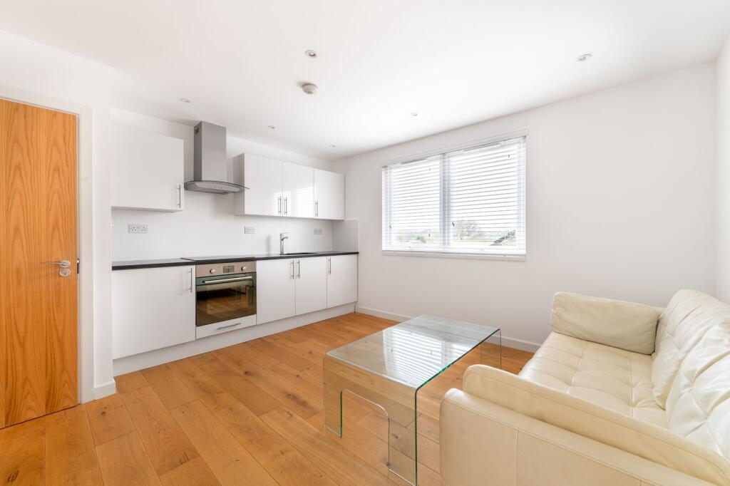 1 bed 1st Floor Flat for rent in Willesden. From Foxtons - Willesden Green