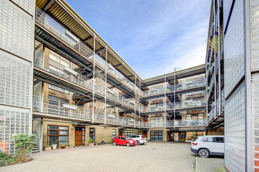 3 bed 1st Floor Flat for rent in Willesden. From Foxtons - Willesden Green