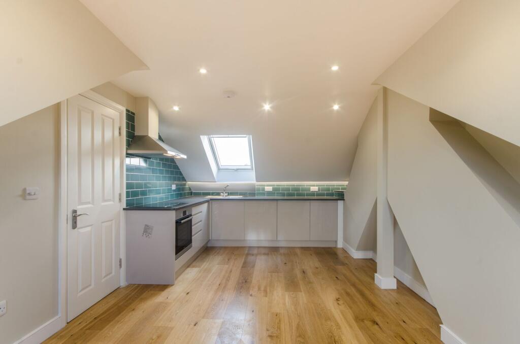 1 bed 1st Floor Flat for rent in Willesden. From Foxtons - Willesden Green
