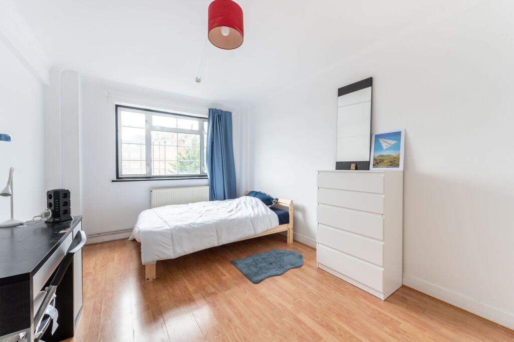 3 bed 1st Floor Flat for rent in Willesden. From Foxtons - Willesden Green