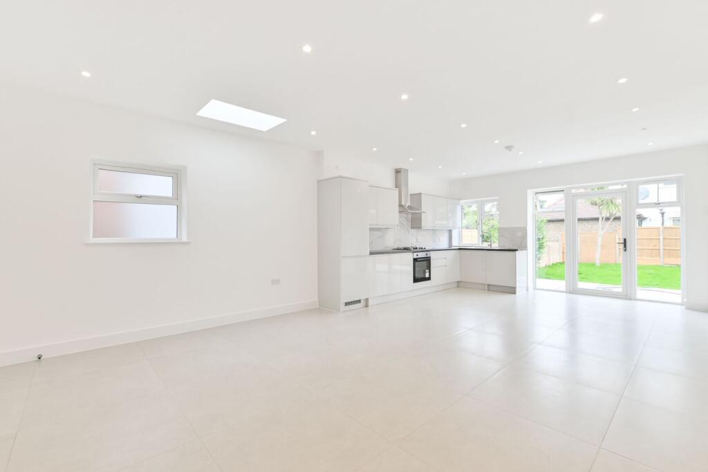 3 bed 1st Floor Flat for rent in Willesden. From Foxtons - Willesden Green