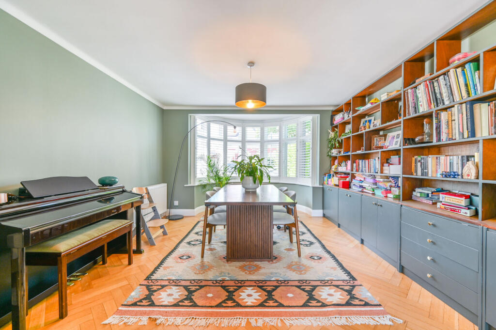 4 bed Detached for rent in Willesden. From Foxtons - Willesden Green