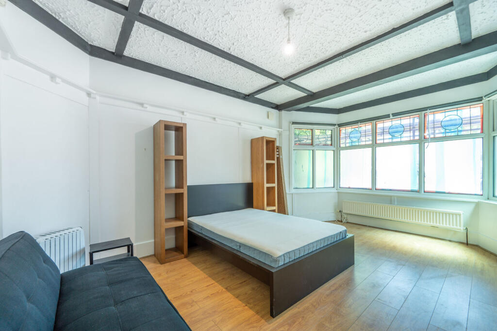 4 bed Studio for rent in London. From Foxtons - Willesden Green