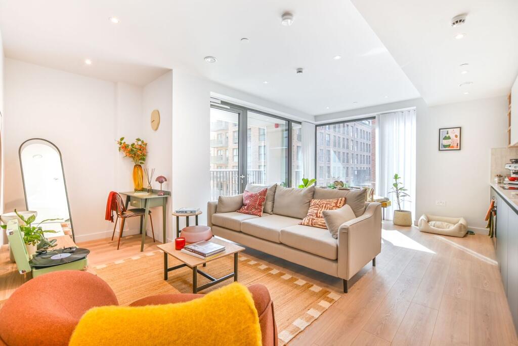 4 bed Studio for rent in London. From Foxtons - Willesden Green