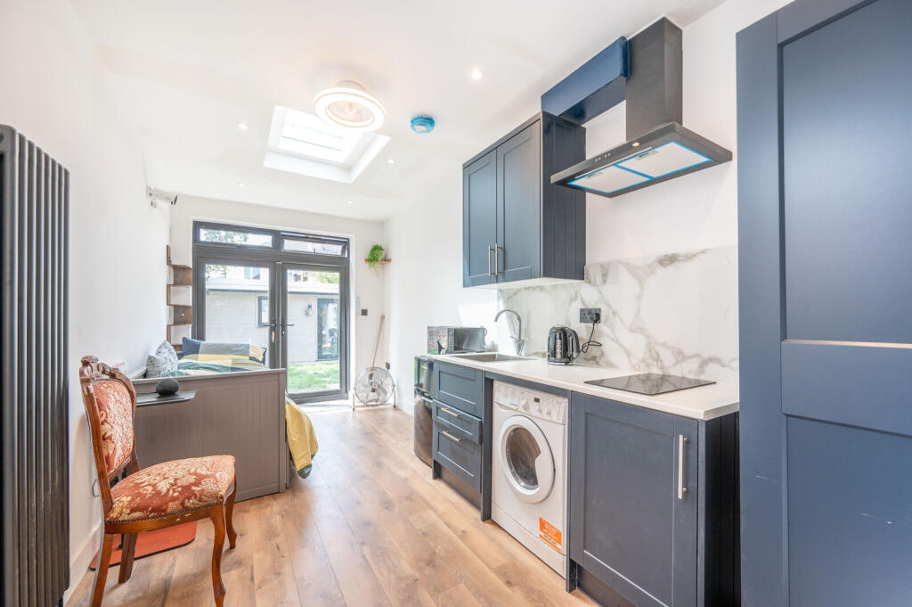 1 bed Semi Detached for rent in London. From Foxtons - Willesden Green