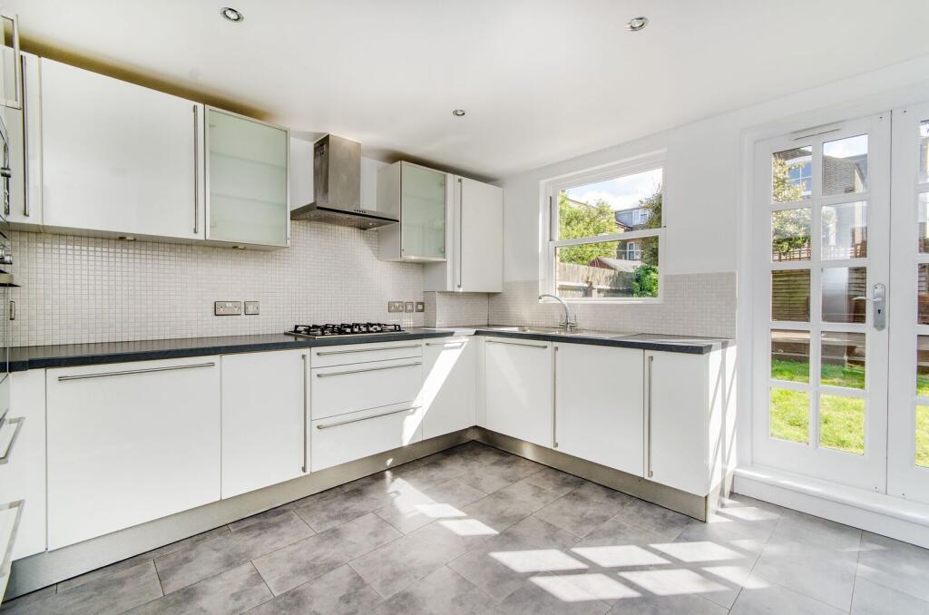 2 bed 1st Floor Flat for rent in London. From Foxtons - Willesden Green