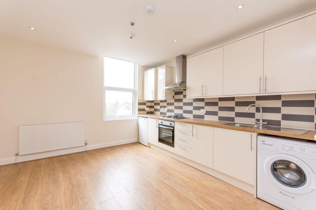 2 bed 1st Floor Flat for rent in Willesden. From Foxtons - Willesden Green