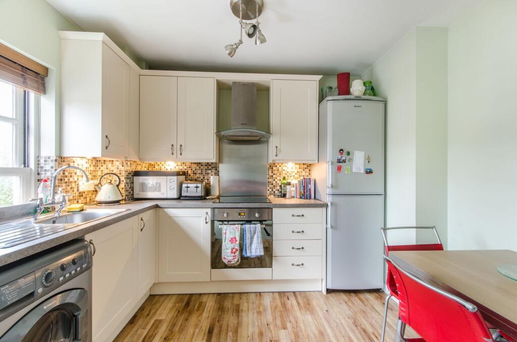 2 bed 1st Floor Flat for rent in Hampstead. From Foxtons - Willesden Green