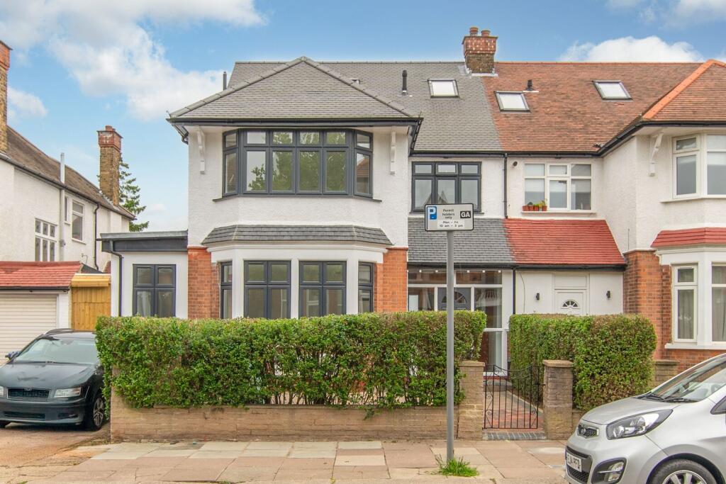 3 bed 1st Floor Flat for rent in London. From Foxtons - Willesden Green