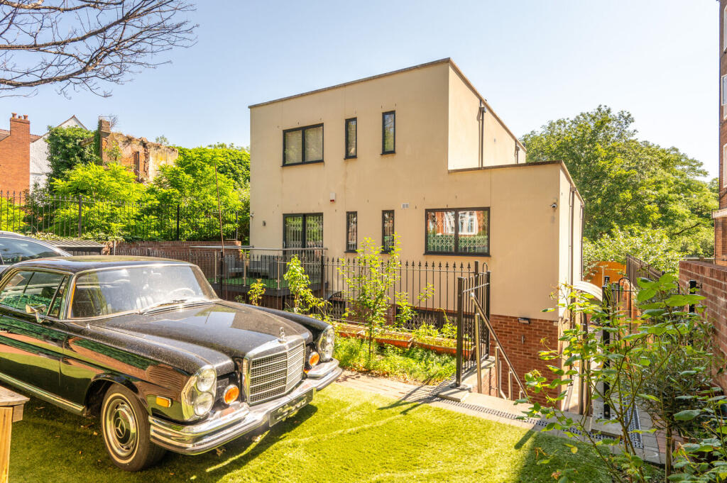 7 bed 1st Floor Flat for rent in London. From Foxtons - Willesden Green