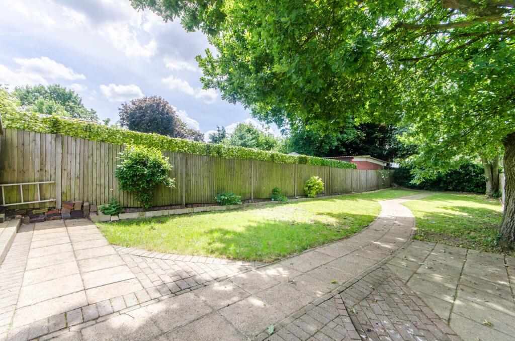 3 bed Semi Detached for rent in London. From Foxtons - Willesden Green