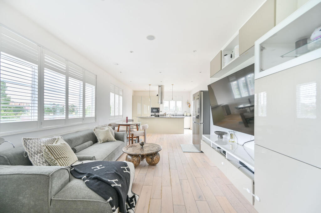 3 bed 1st Floor Flat for rent in London. From Foxtons - Willesden Green