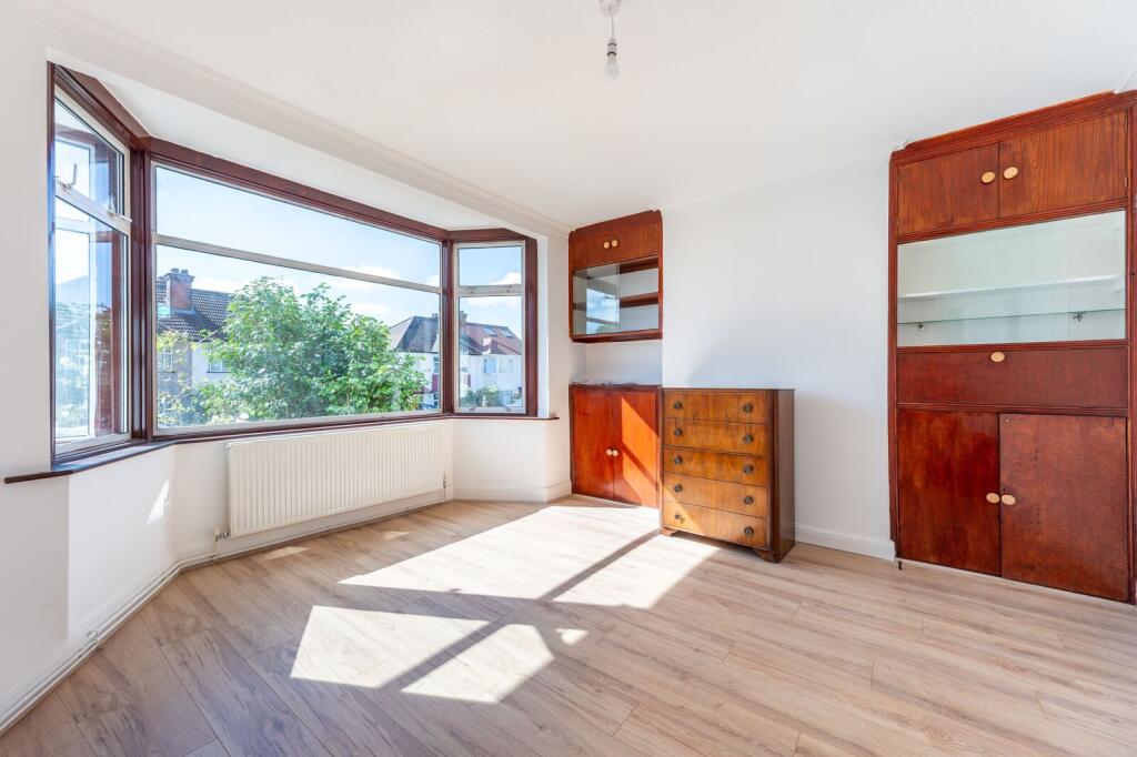 4 bed Semi Detached for rent in Willesden. From Foxtons - Willesden Green