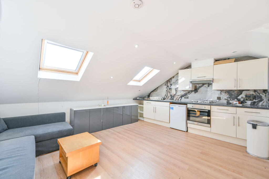 1 bed 1st Floor Flat for rent in London. From Foxtons - Willesden Green