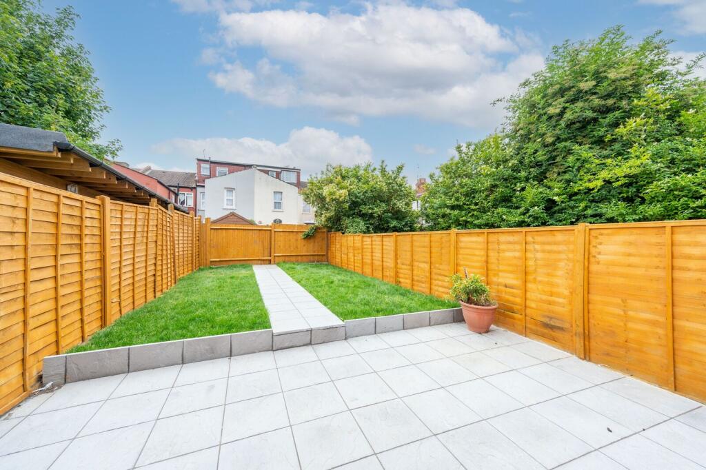 3 bed 1st Floor Flat for rent in London. From Foxtons - Willesden Green