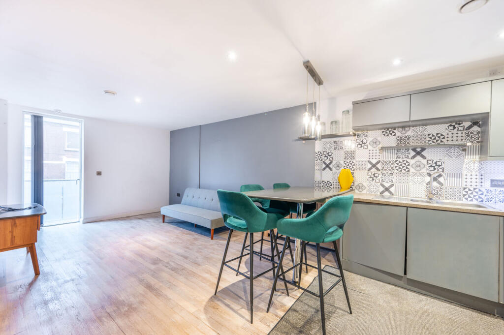 2 bed 1st Floor Flat for rent in London. From Foxtons - Willesden Green