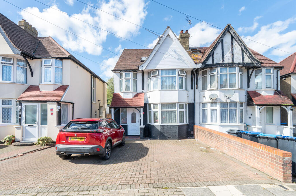 9 bed Semi Detached for rent in London. From Foxtons - Willesden Green