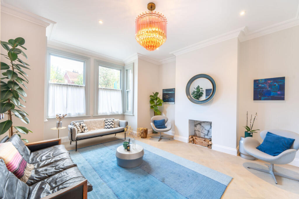 4 bed Mid Terraced House for rent in London. From Foxtons - Willesden Green
