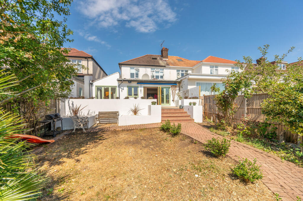 4 bed Semi Detached for rent in London. From Foxtons - Willesden Green 4 bed Semi Detached for rent in London. From Foxtons - Willesden Green