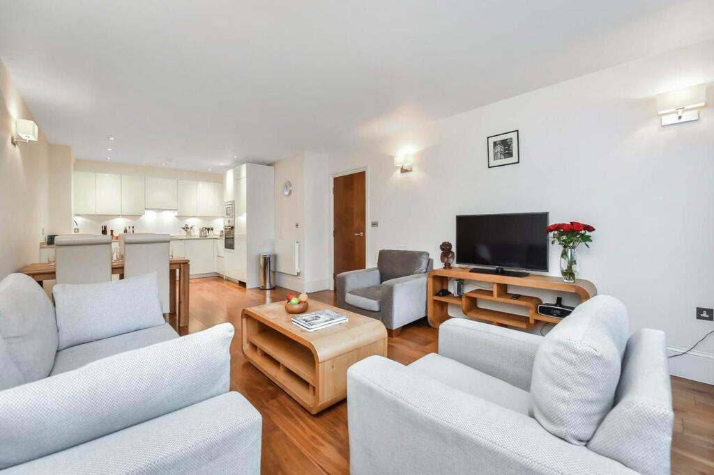 2 bed 1st Floor Flat for rent in London. From Foxtons - West End