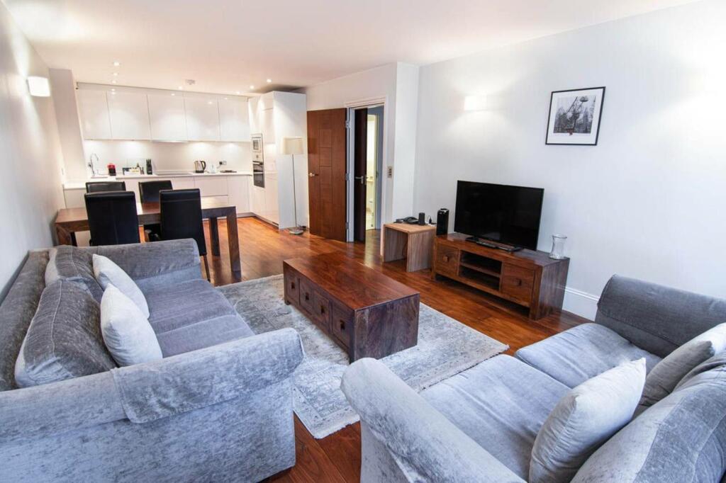 2 bed 1st Floor Flat for rent in London. From Foxtons - West End