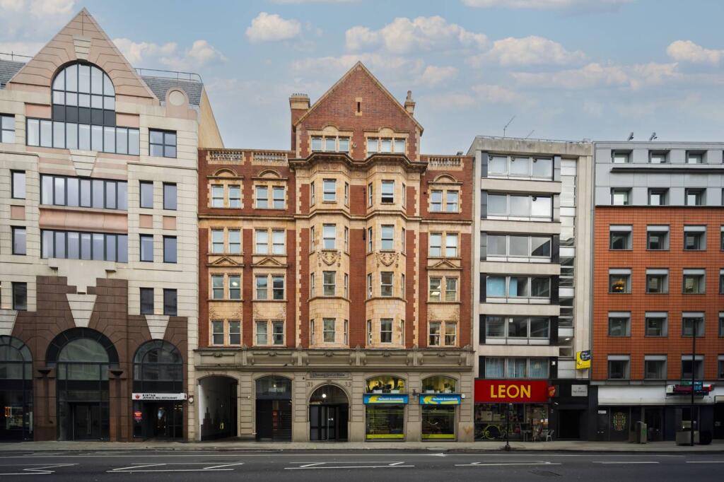 3 bed 1st Floor Flat for rent in London. From Foxtons - West End