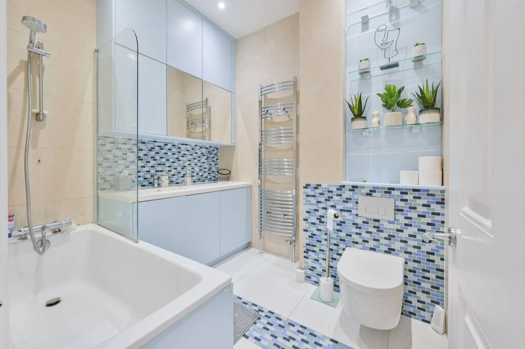 2 bed 1st Floor Flat for rent in London. From Foxtons - West End