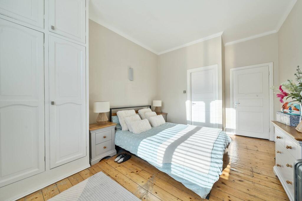 2 bed 1st Floor Flat for rent in London. From Foxtons - West End