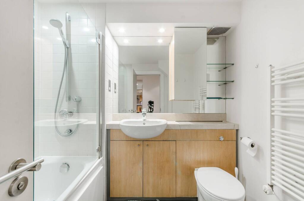 2 bed 1st Floor Flat for rent in London. From Foxtons - West End