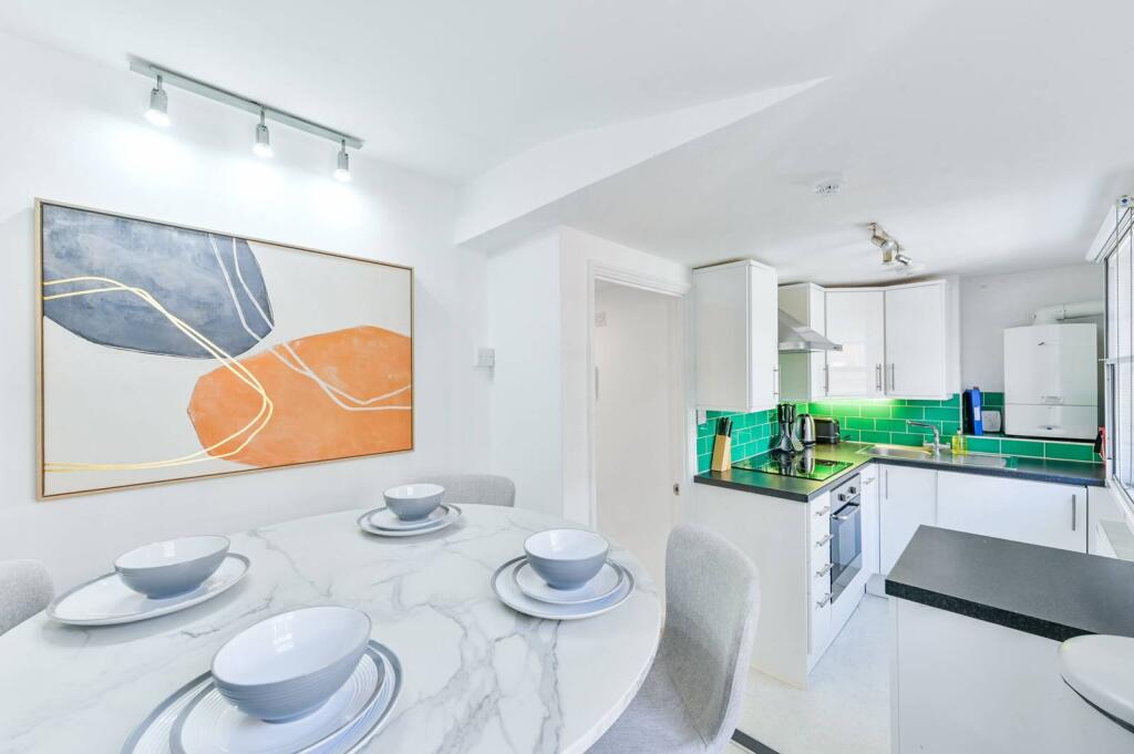 1 bed 1st Floor Flat for rent in London. From Foxtons - West End