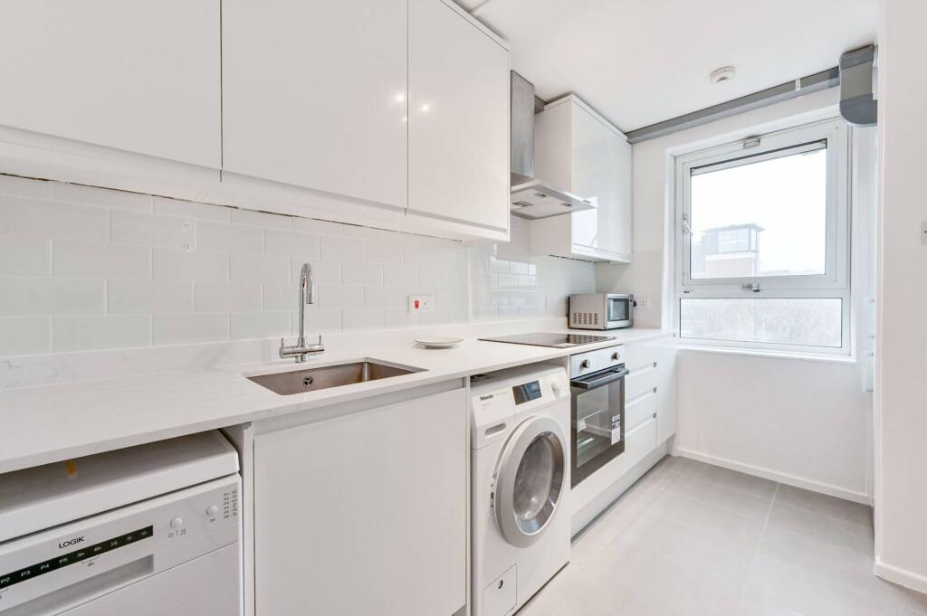 3 bed 1st Floor Flat for rent in London. From Foxtons - West End
