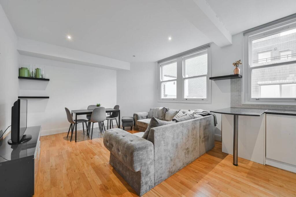 3 bed 1st Floor Flat for rent in London. From Foxtons - West End