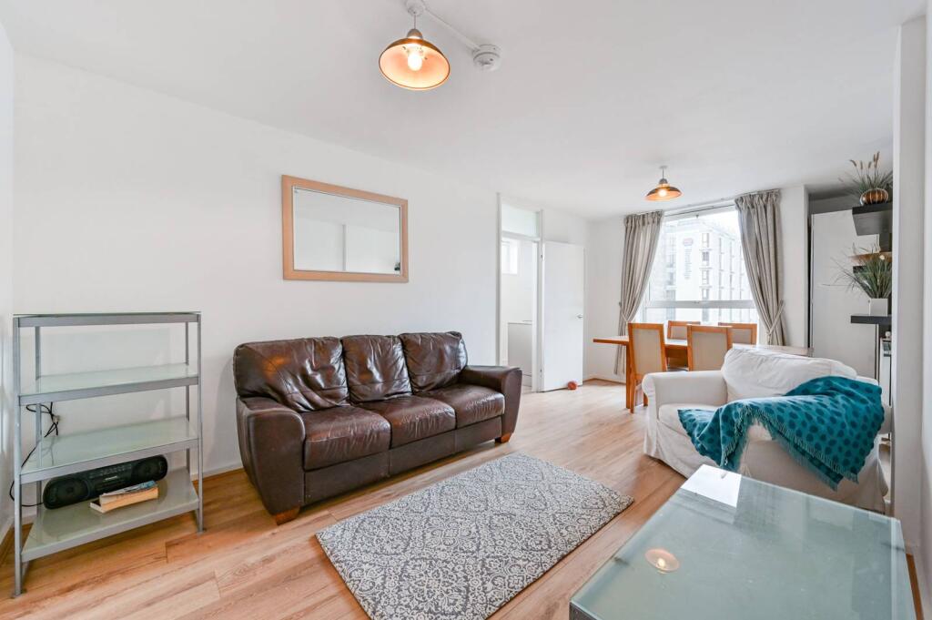 1 bed 1st Floor Flat for rent in London. From Foxtons - West End